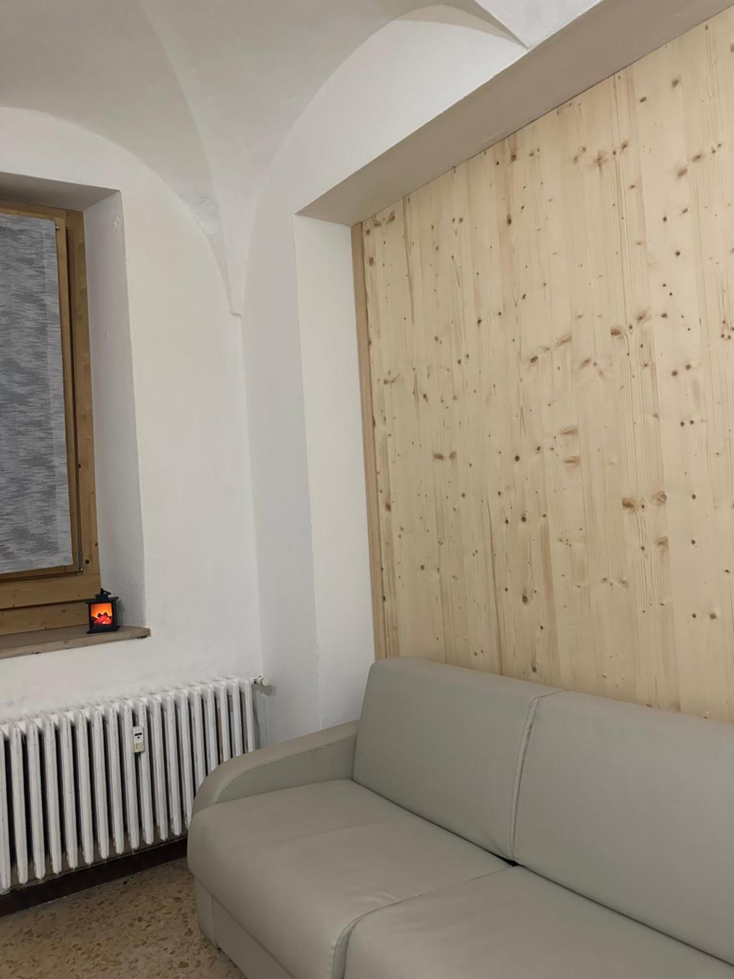 Flat In City Centre Tirano - 10 Minutes From Train Station Eksteriør billede