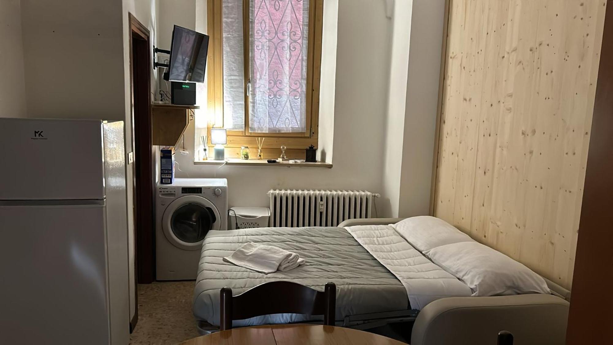Flat In City Centre Tirano - 10 Minutes From Train Station Eksteriør billede
